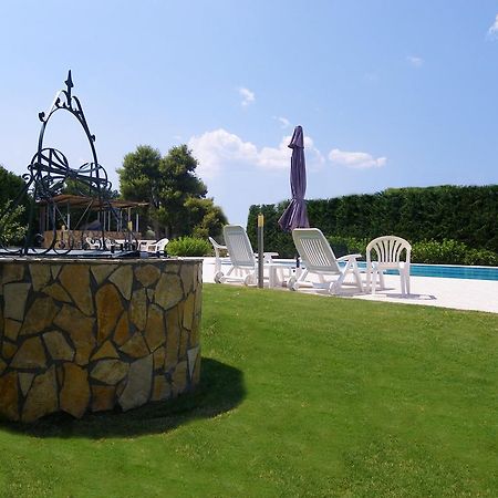 Cosmos Resort Каламос Екстериор снимка