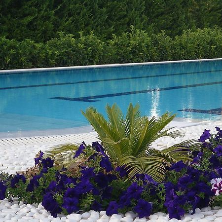 Cosmos Resort Каламос Екстериор снимка